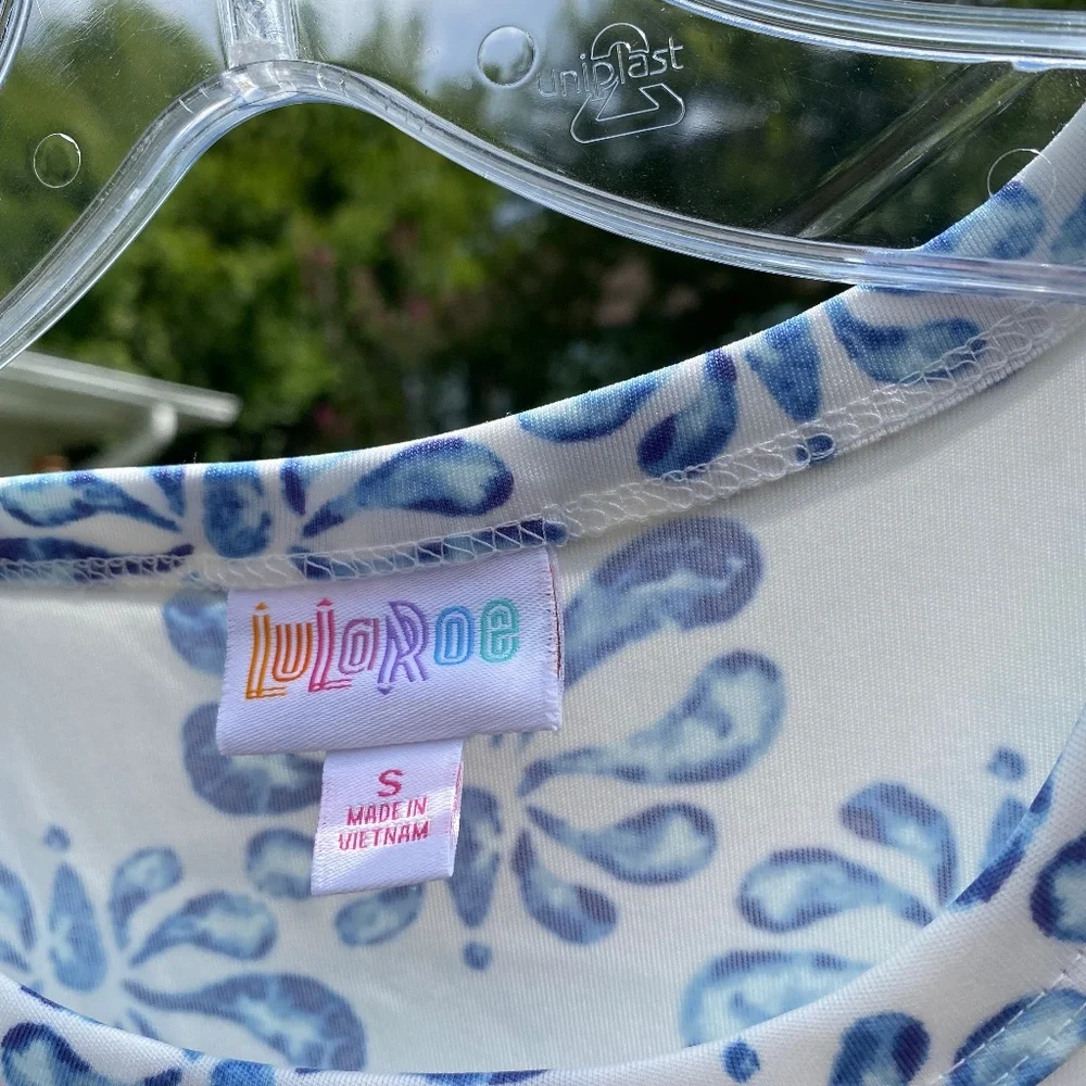 LuLaRoe S dress w/blue floral print & pockets!!! 💙 *LuLaRoe Unicorn* 🦄🦄 - Picture 3 of 4